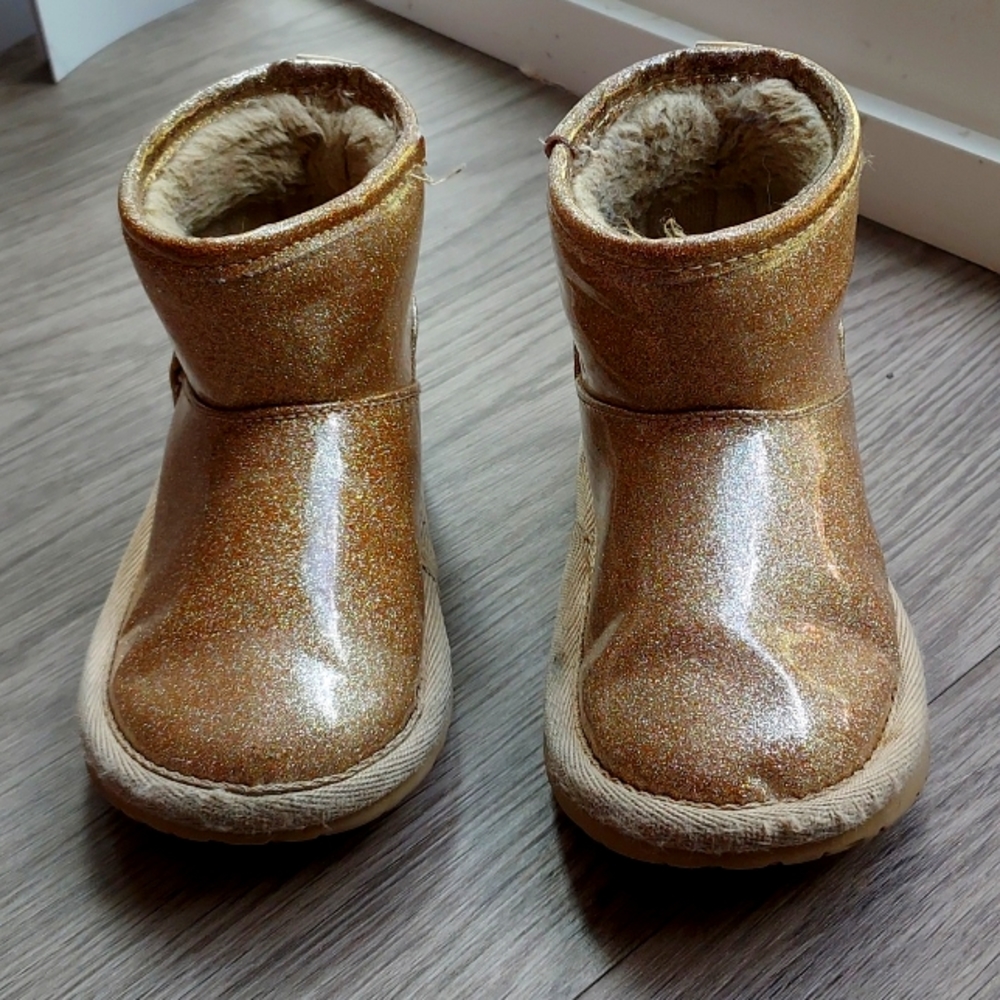 Place size 7 winter boot tan w/silver gold sparkle